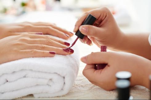 Beauté des mains express avec pose de vernis classique